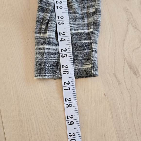 Banana Republic Men's Grey and Black Crewneck Sweater - Picture 10 of 10